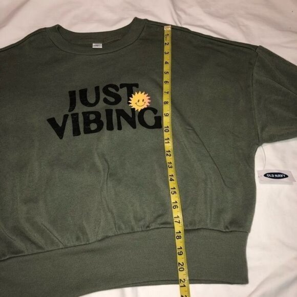 Old Navy Womens Size Medium Just Vibing Graphic Sweatshirt Green Sun NEW - Picture 6 of 9